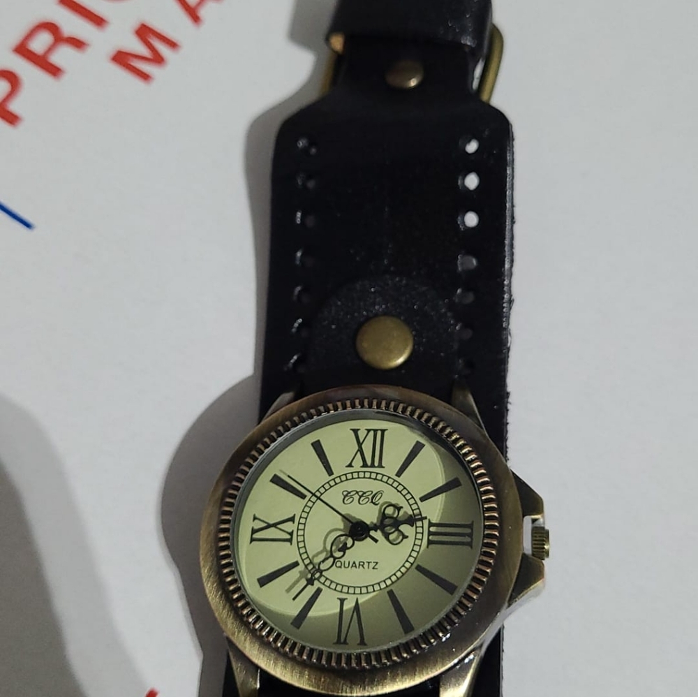 HIGH QUALITY WOMAN FASHION WATCHES - Picture 3 of 3